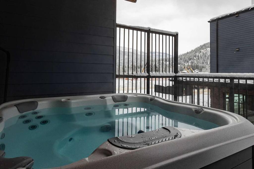 Tally Ho By Revelstoke Vacations Exterior foto