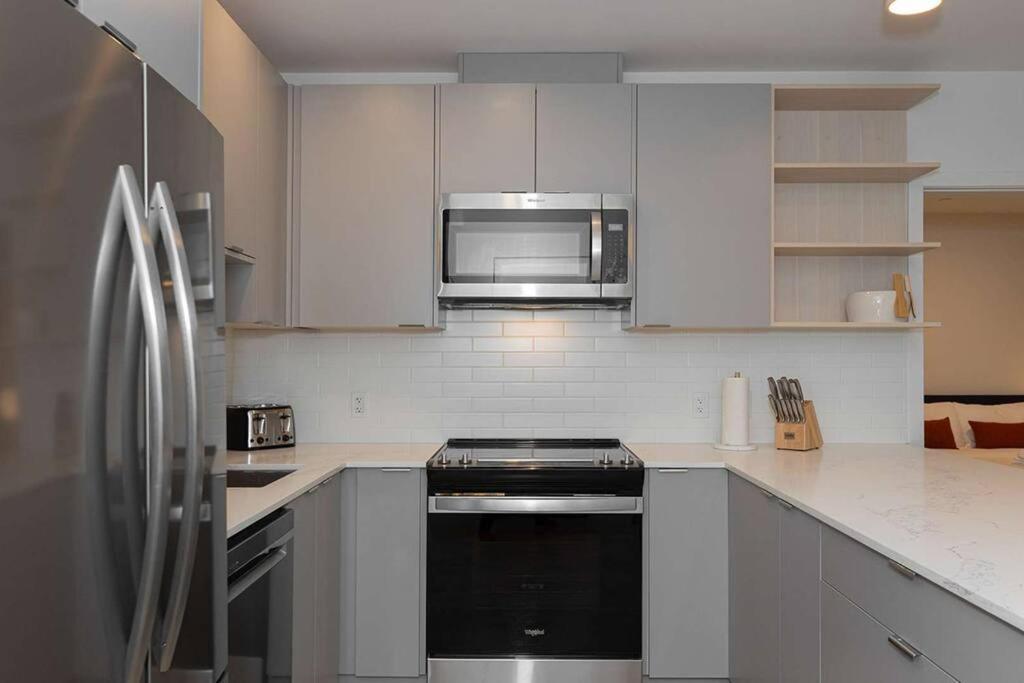 Tally Ho By Revelstoke Vacations Exterior foto